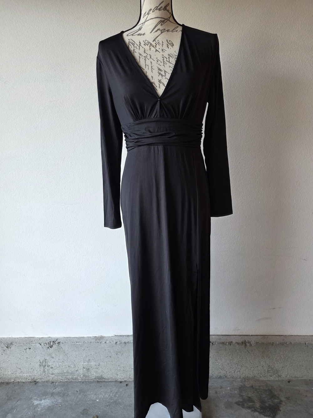 Women’s Black Maxi Dress Size Medium Long Sleeve Deep V-Neck Ruched Waist